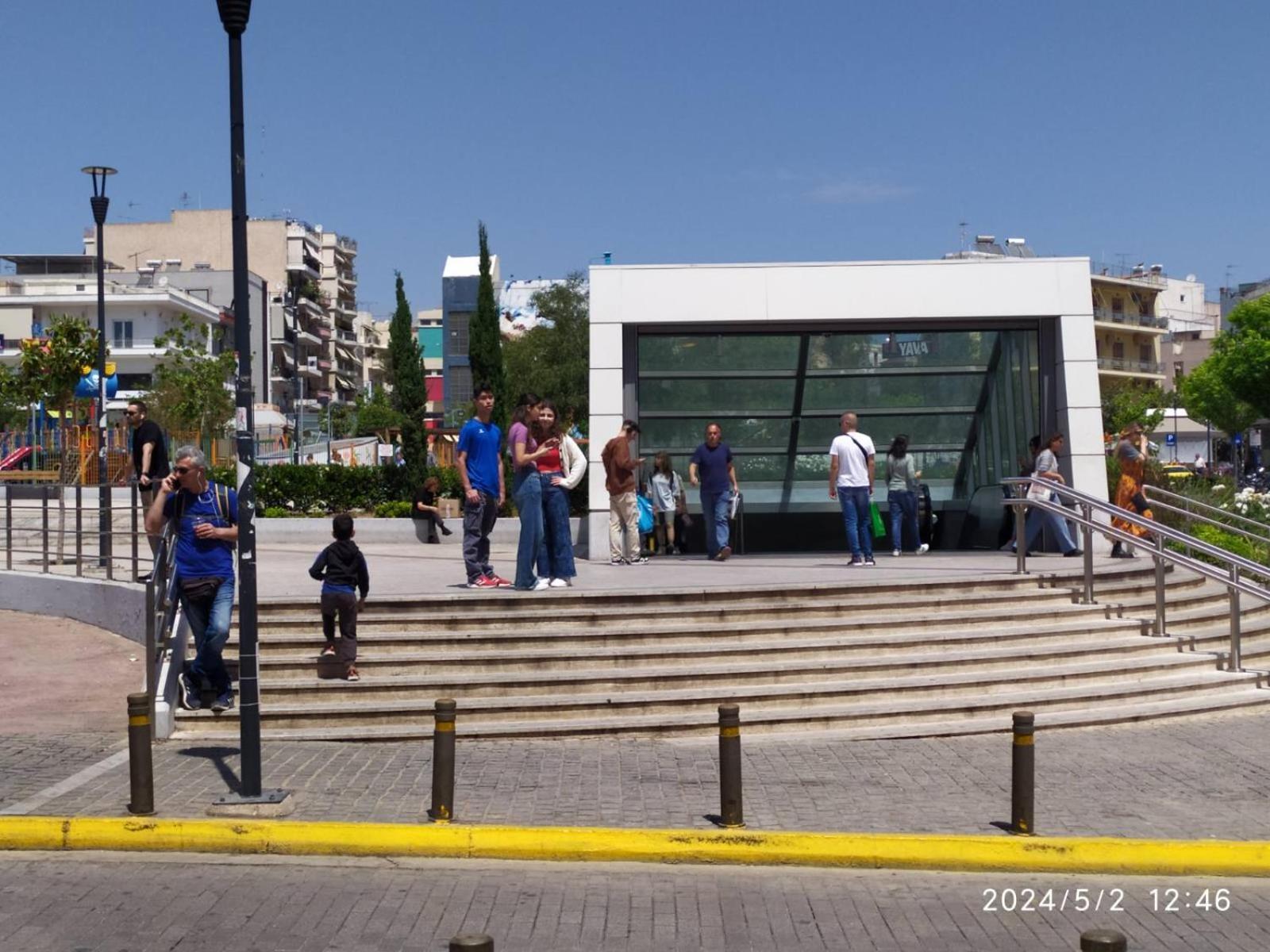 On The Metro Station Of Korydallos 比雷埃夫斯 外观 照片